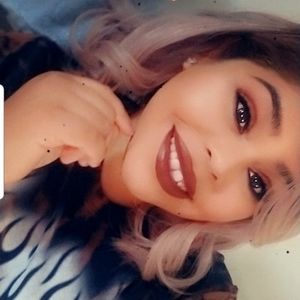 Meet your Posher, Yanet